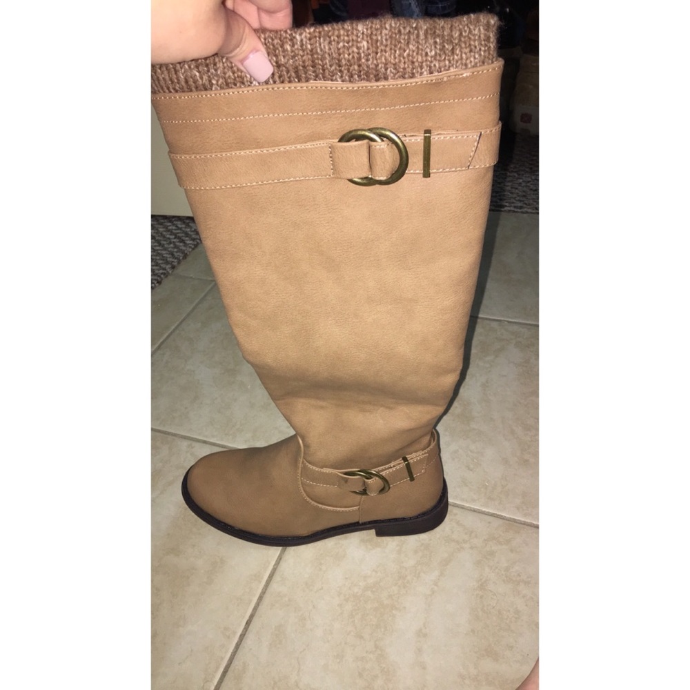 Shoe dazzle, tan flat heel riding boots.